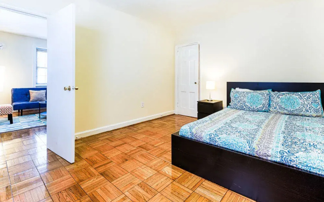 photo 3 of Ginosi Basics Thomas Circle Apartel