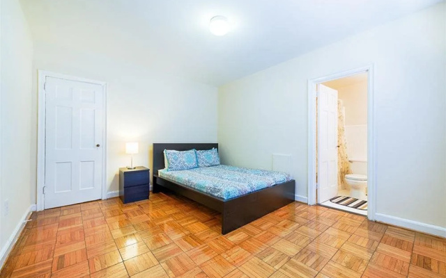 photo 4 of Ginosi Basics Thomas Circle Apartel