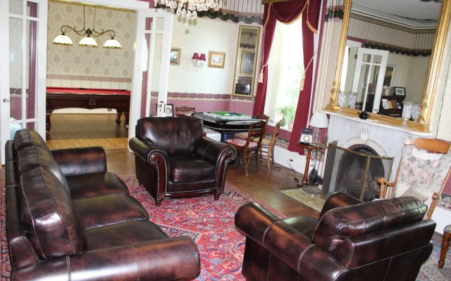 photo 2 of The Gridley Inn B&B