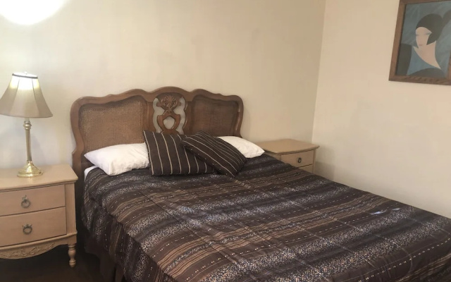 photo 3 of Comfy 3 Bedroom Home