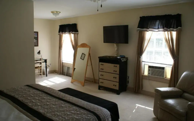 photo 4 of Stamford Gables