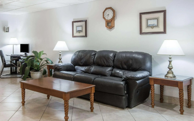 photo 3 of Super 8 By Wyndham Groton