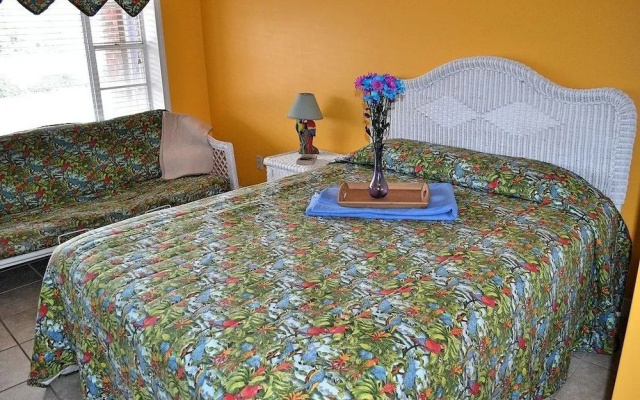 photo 4 of Colonial Shores