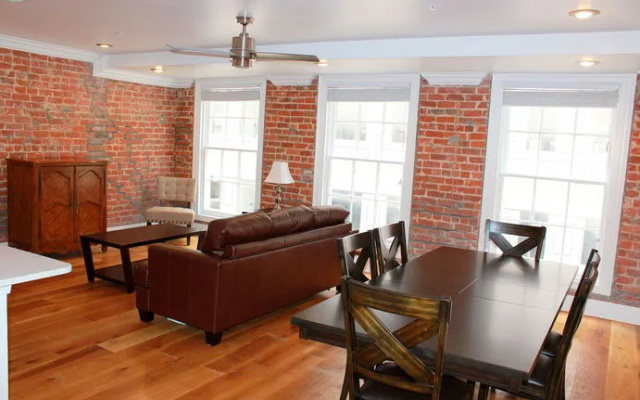 photo 2 of Hosteeva Downtown Luxury Suites