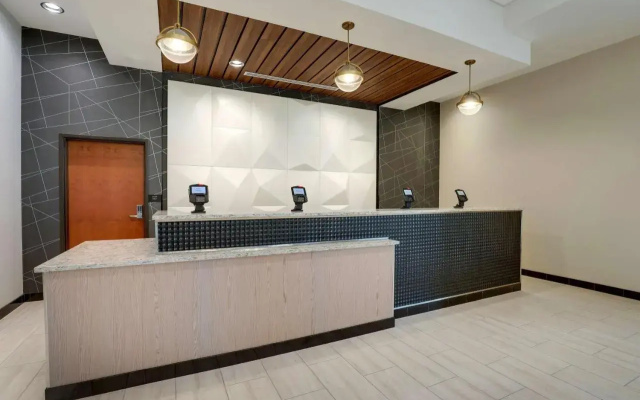 photo 2 of Drury Plaza Hotel Cincinnati Florence