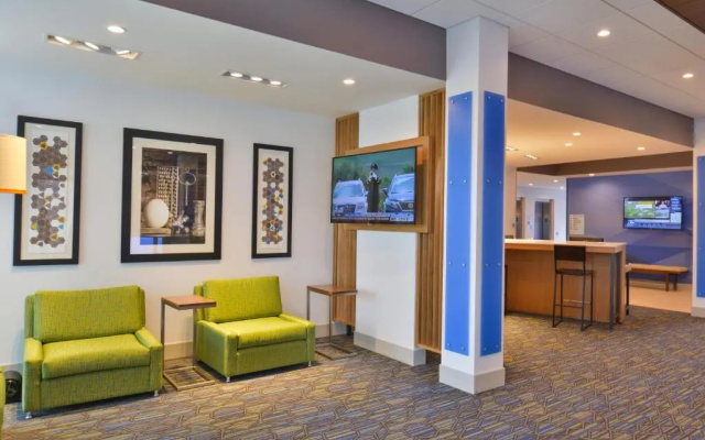 photo 2 of Holiday Inn Express & Suites Omaha Airport, an IHG Hotel