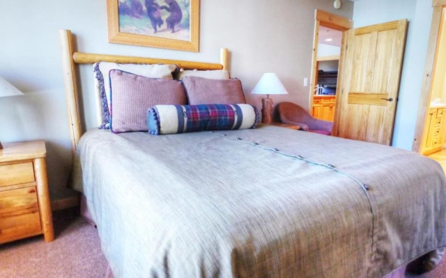 photo 2 of Comfortable Condo, Outstanding Location - TX414 by RedAwning