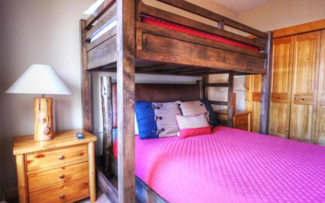 photo 3 of Comfortable Condo, Outstanding Location - TX414 by RedAwning