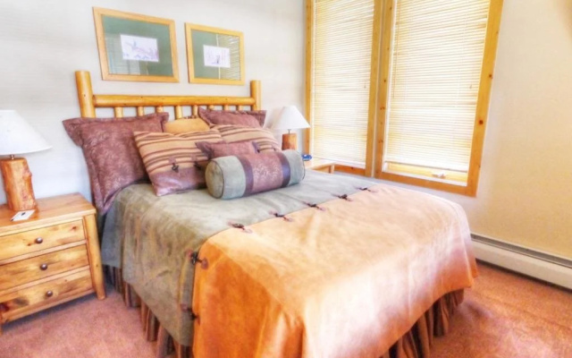photo 4 of Comfortable Condo, Outstanding Location - TX414 by RedAwning