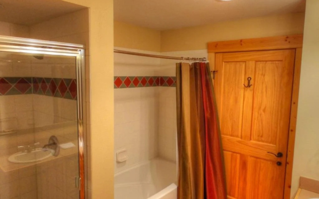 photo 5 of Comfortable Condo, Outstanding Location - TX414 by RedAwning