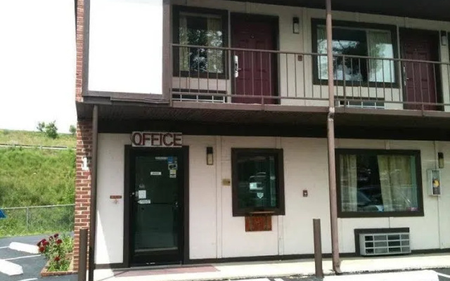photo 3 of Budget Motel