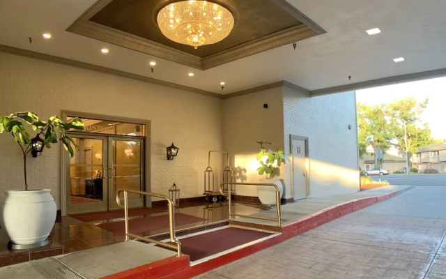 photo 2 of Bristol Hotel