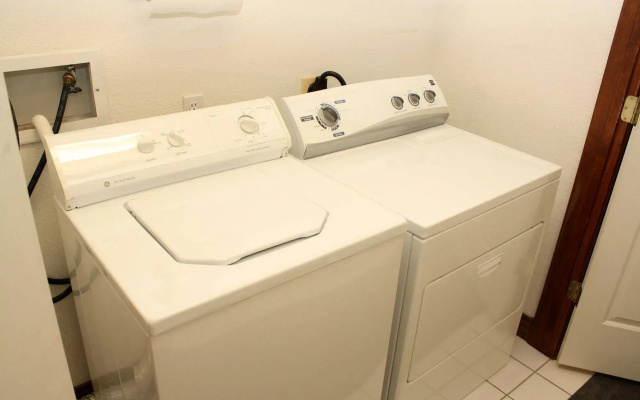 photo 2 of Apartamentos Pinecreek By Peak Property Management