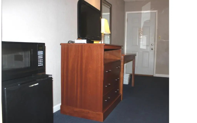 photo 2 of Interstate Motel