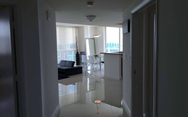 photo 2 of Luxury Suite in One Broadway by Lyx Miami