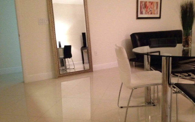 photo 3 of Luxury Suite in One Broadway by Lyx Miami
