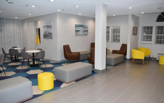 photo 2 of Microtel Inn & Suites by Wyndham Stockbridge/Atlanta I-75