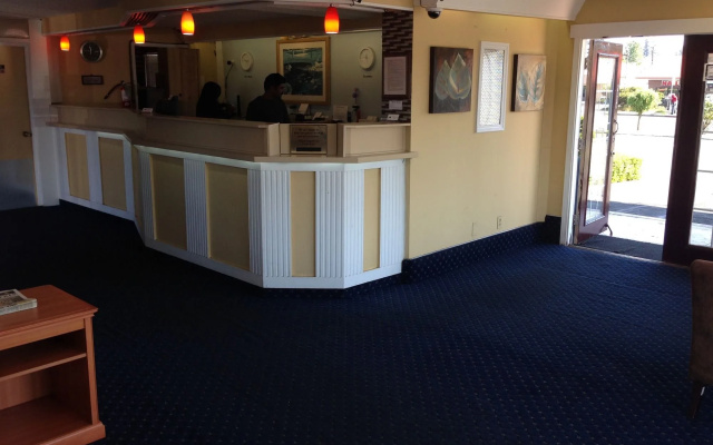 photo 2 of Travelodge by Wyndham Tacoma Near McChord AFB