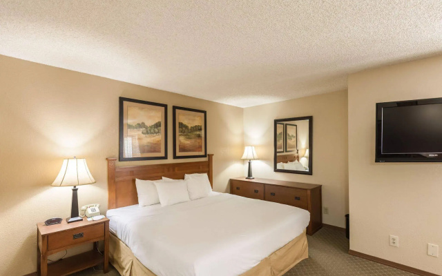 photo 3 of Quality Inn & Suites Plano