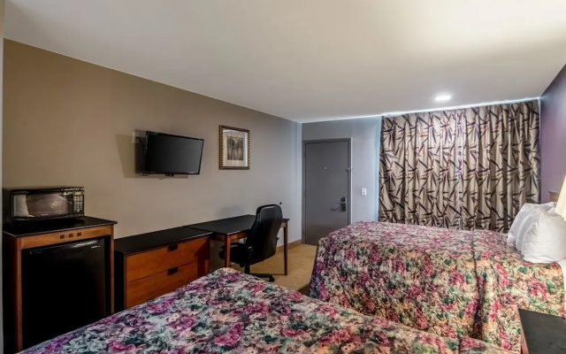 photo 4 of Rodeway Inn Arlington