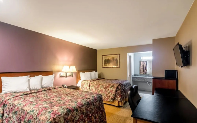 photo 5 of Rodeway Inn Arlington