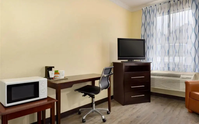 photo 3 of Days Inn & Suites by Wyndham DFW Airport South-Euless