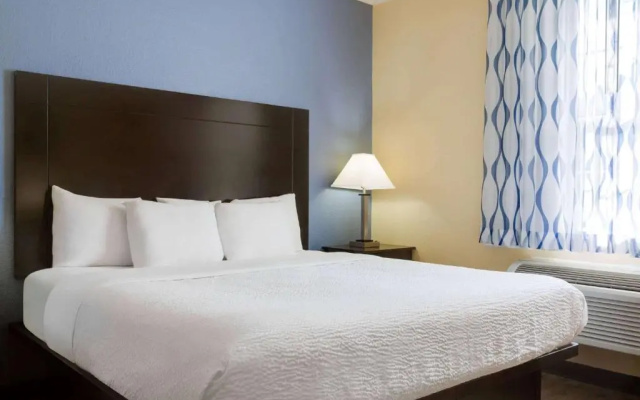 photo 5 of Days Inn & Suites by Wyndham DFW Airport South-Euless