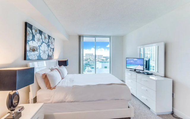 photo 4 of Churchill Suites Intracoastal Yacht Club