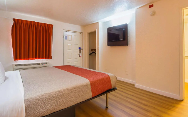 photo 3 of Motel 6 Dallas - Garland - Northwest Hwy