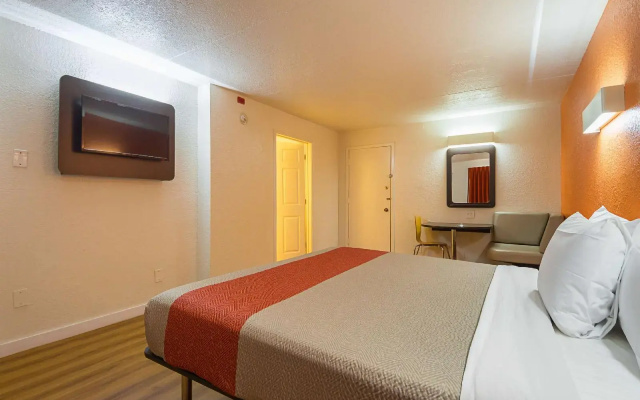 photo 4 of Motel 6 Dallas - Garland - Northwest Hwy