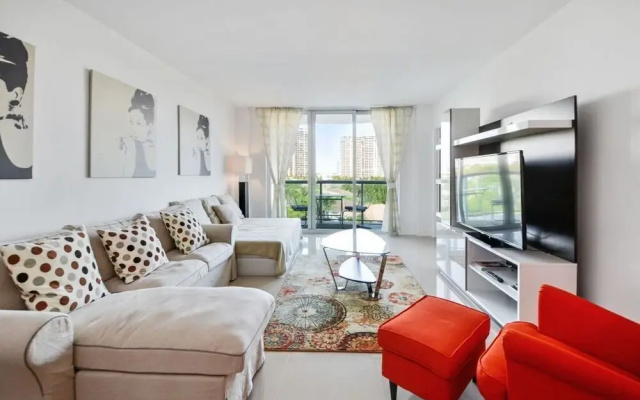 photo 3 of 1 Bedroom And Den Bay View Or620