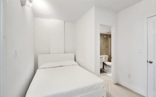 photo 4 of 1 Bedroom And Den Bay View Or620