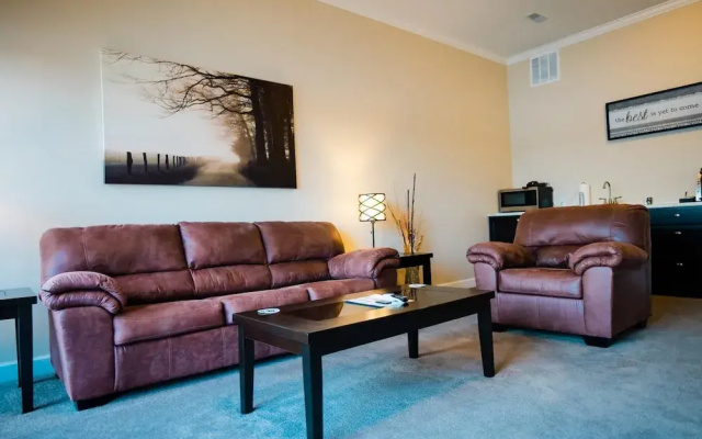 photo 5 of 1 Bedroom Lake View Villa - Unit 206