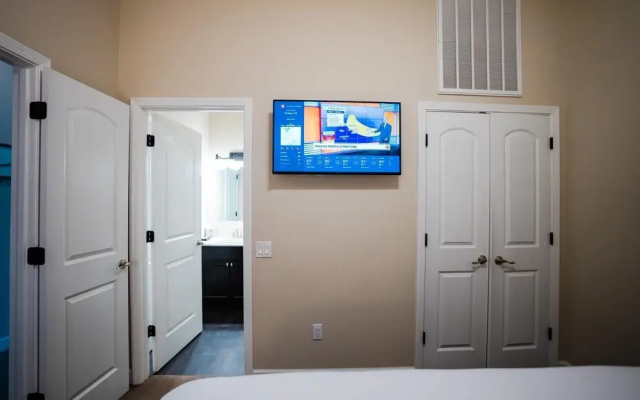 photo 5 of 1 Bedroom Lake View Villa - Unit 208