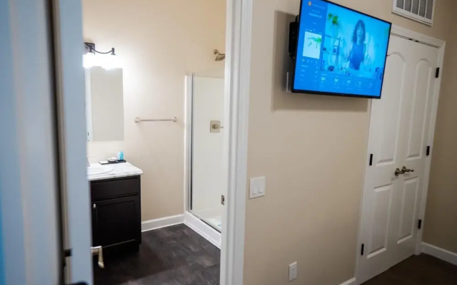 photo 5 of 1 Bedroom Lake View Villa - Unit 302