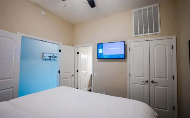 photo 3 of 1 Bedroom Lake View Villa - Unit 402