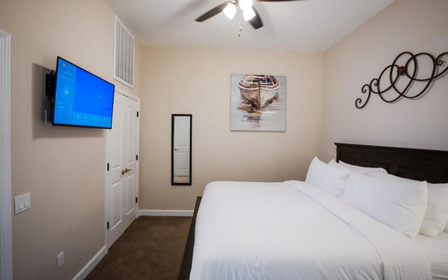 photo 4 of 1 Bedroom Lake View Villa - Unit 402