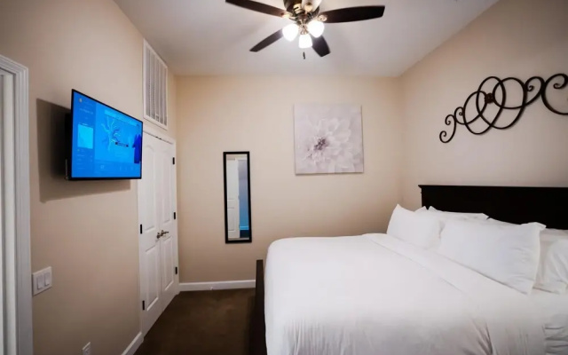 photo 4 of 1 Bedroom Lake View Villa - Unit 406