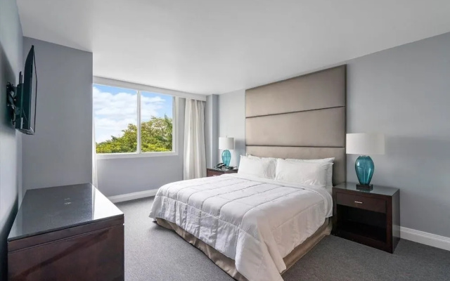 photo 3 of 1 Bedroom Suite at Galleryone 1 Condo by Redawning