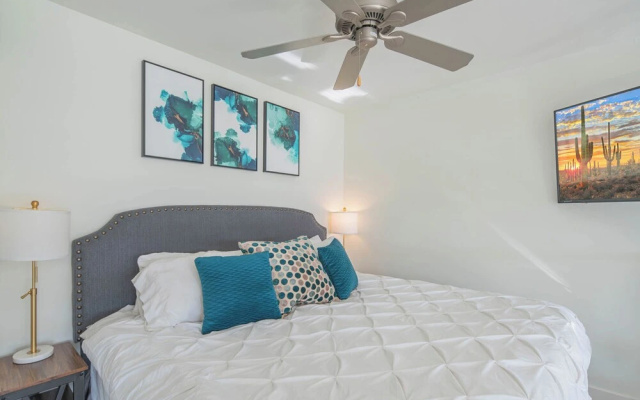 photo 3 of 1 BR Loft Views King Beds Shop Dine 4053