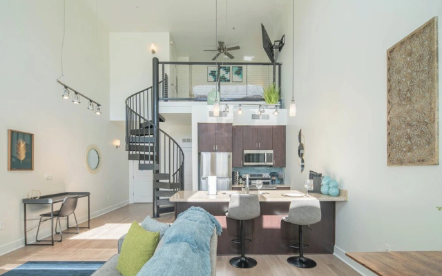 photo 5 of 1 BR Loft Views King Beds Shop Dine 4053