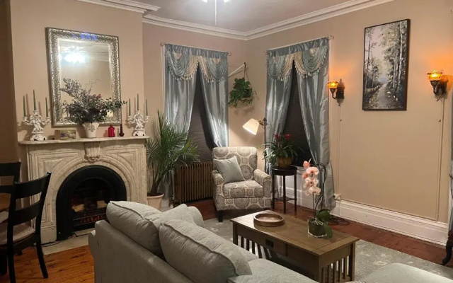 photo 2 of 1 Br Private Victorian Apt in Convenient City Location on Half Acre Sleeps 4
