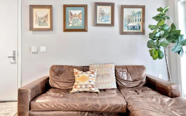 photo 4 of 1 Luxury Apartment