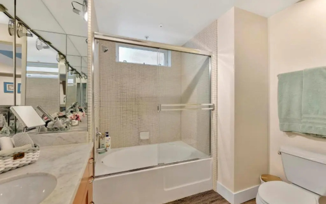 photo 5 of 1 Luxury Apartment