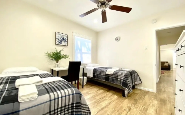 photo 4 of 10 Min To The Beach! Perfect For A Family Or Friend Group. Self Check-in & Recently Renovated 2 Bedroom Apts by RedAwning