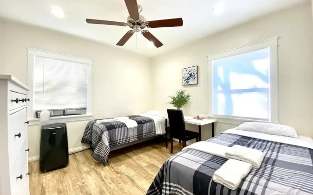 photo 5 of 10 Min To The Beach! Perfect For A Family Or Friend Group. Self Check-in & Recently Renovated 2 Bedroom Apts by RedAwning