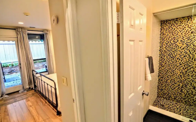 photo 5 of 1004 Northwest Apartment #1083 1 Bedroom 1 Bathroom Apts