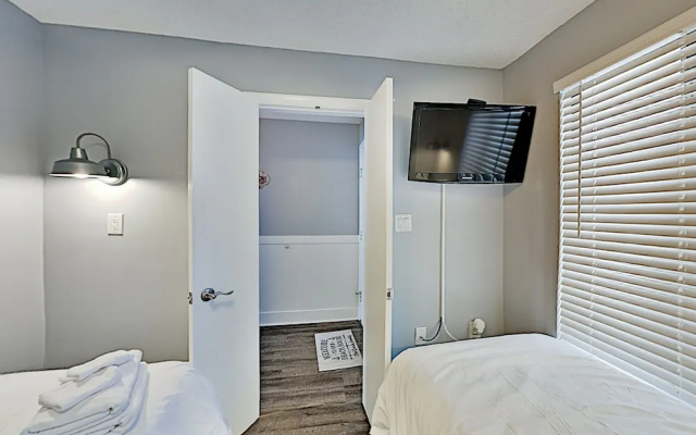 photo 3 of 1005wate 3 Bedroom Condo