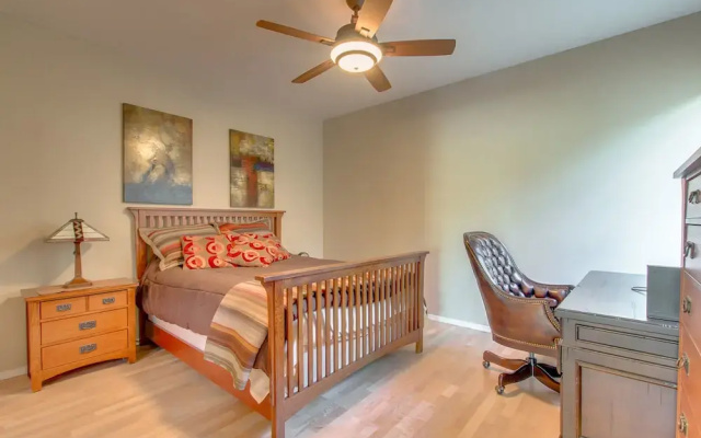 photo 5 of 100th Street - 2 Br condo by RedAwning