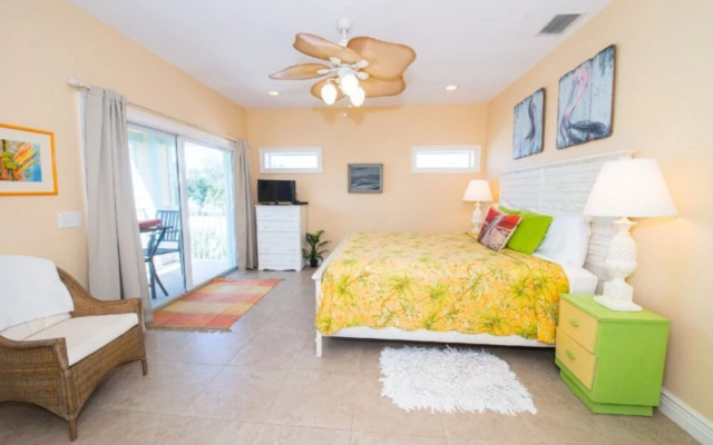photo 3 of 102 6th St S- Upstairs 3 Bedroom Home by RedAwning